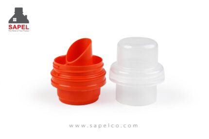 تصویر باکیفیت از آسان ریز یا اسپات پلاستیکی شرکت ساپل، نمایانگر طراحی دقیق و مهندسی شده برای نصب روی درب بطری مواد شوینده.