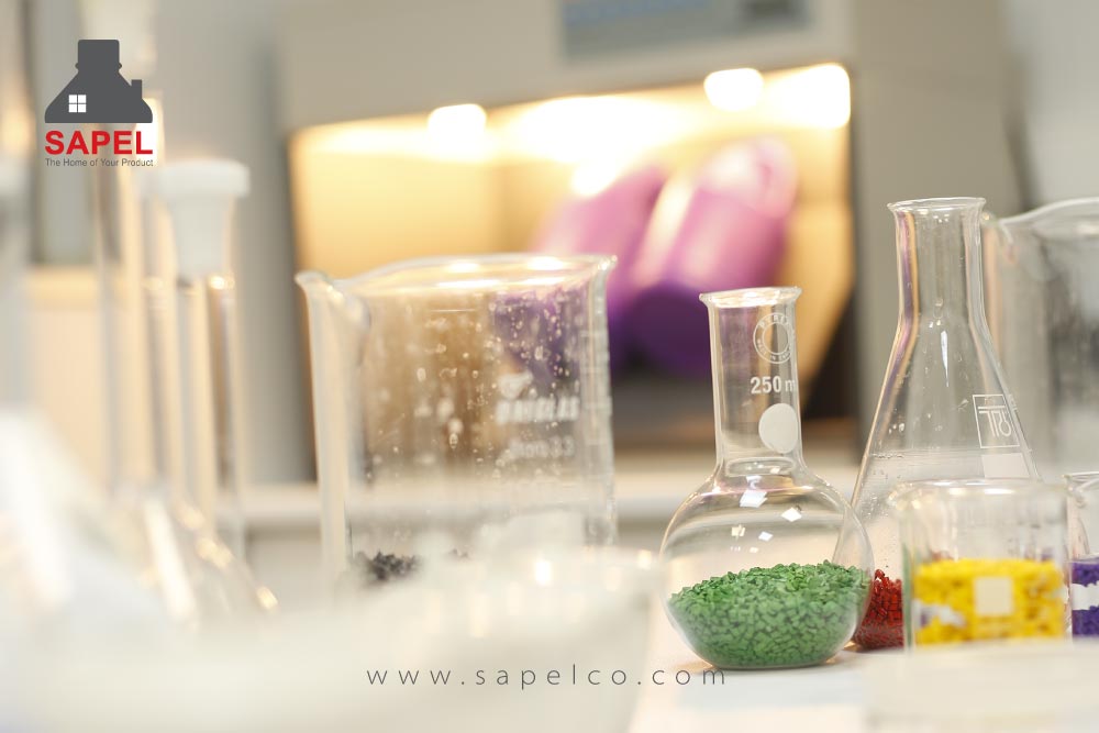 عوامل و افزودنی های پلیمرها در آزمایشگاه جهت بهبود خواص پلاستیک و محصولات نهایی