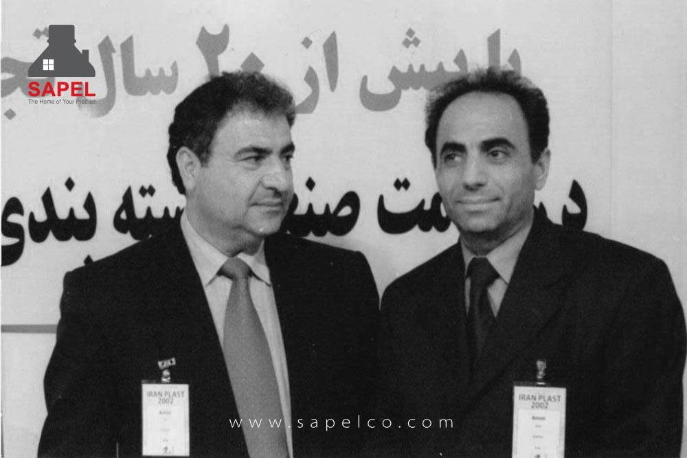 آقای ناصر امینی علویجه و علی امینی شرکای اولیه شرکت ساپل